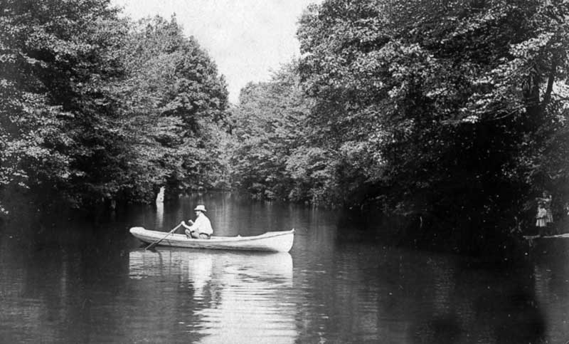Canoeing at the dam in Bartonsville, circa 1908.